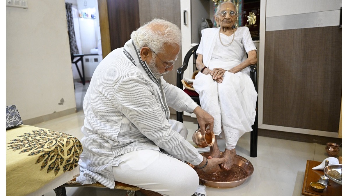 प्रधानमंत्री नरेंद्र मोदी और मां हीराबा के किस्से