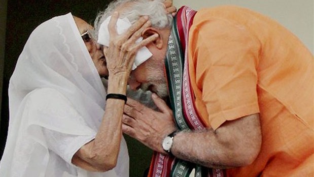 प्रधानमंत्री नरेंद्र मोदी की मां हीराबेन मोदी का निधन