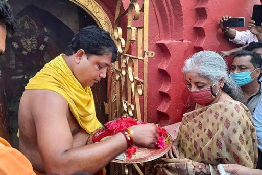 Union Finance Minister Nirmala Sitharaman pays obeisance at the  Tripureshwari temple in Udaipur,Tripura : Outlook Hindi