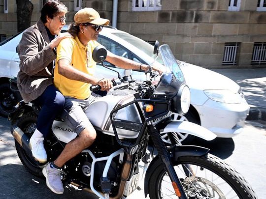 Bollywood: Amitabh Bachchan, Anushka Sharma post helmet-less photos, Mumbai  traffic Police takes note | Bollywood – Gulf News
