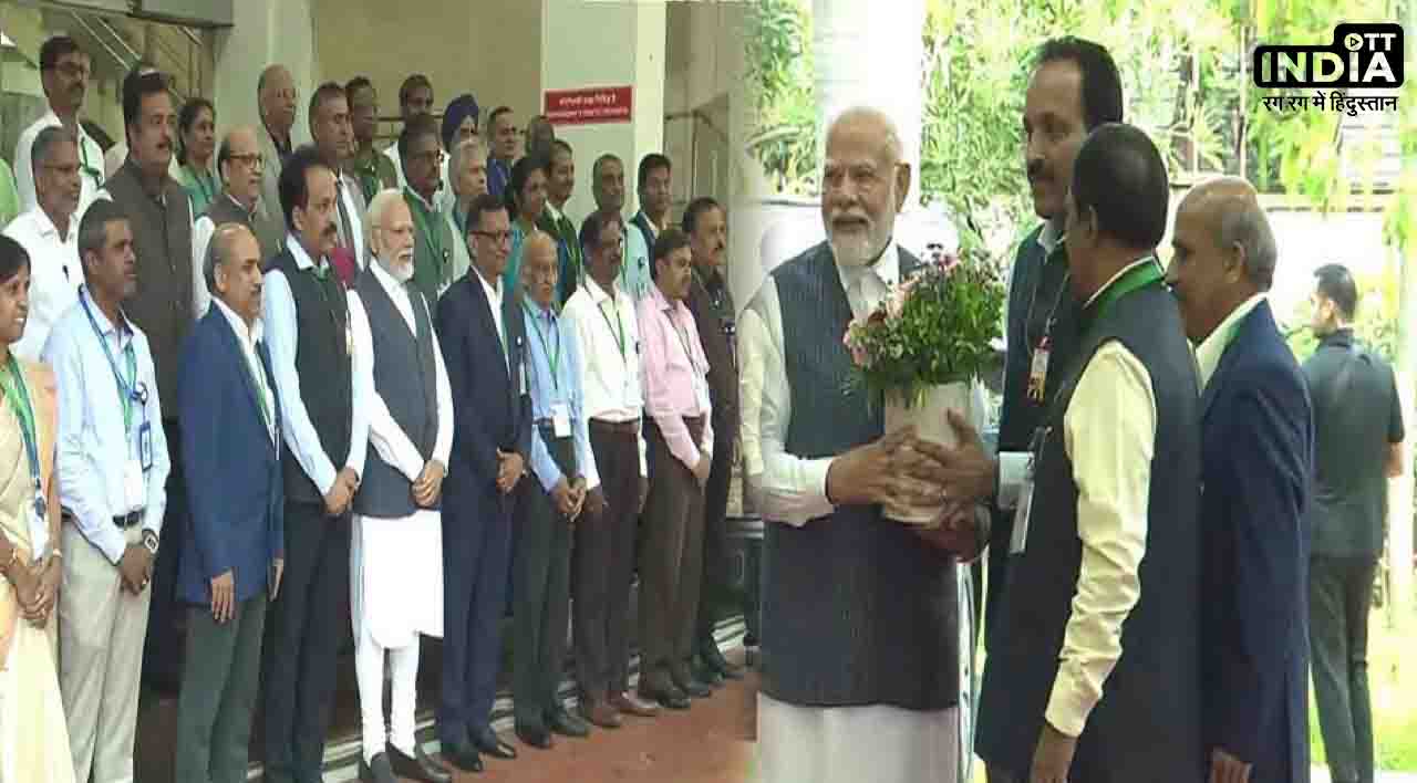 PM Modi ISRO Visit: ग्रीस से सीधे बेंगलुरु पहुंचे पीएम मोदी, इसरो के वैज्ञानिकों से मुलाकात कर दी बधाई