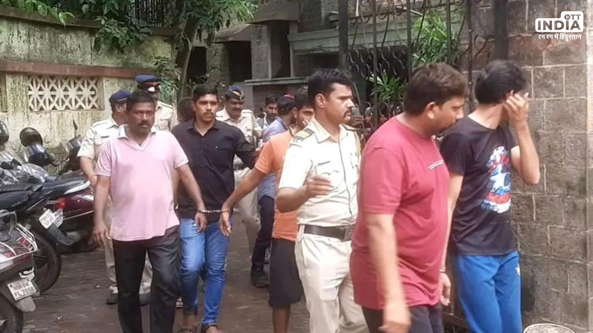 Mumbai News : कांस्टेबल और उसके दोस्तों ने किया लोन घोटाला, पुलिस ने किया गिरफ्तार
