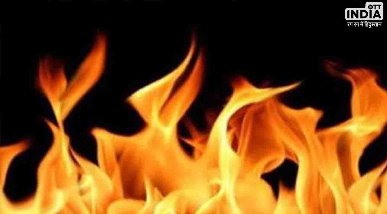 Jharkhand Crime News: युवक ने पार की हैवानियत की सारी हदें, अपनी पत्नी और मां को तेल छिड़क जला दिया