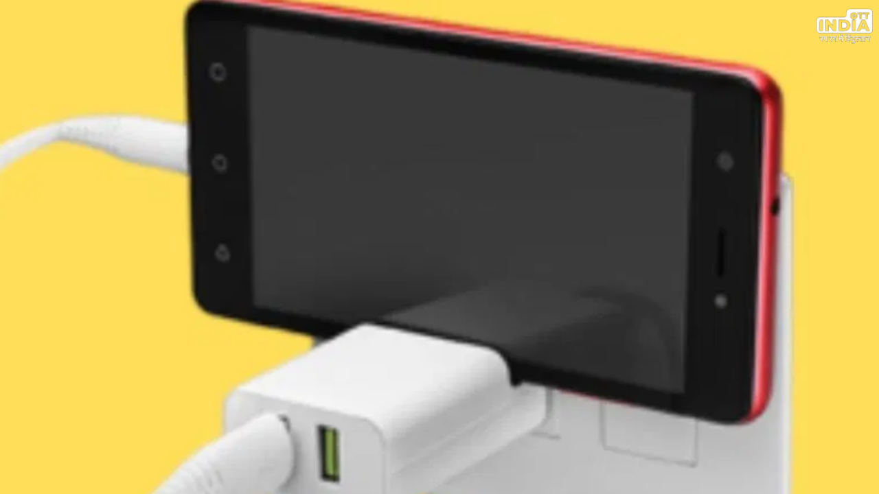 Battery Charging Tips: अगर आप भी स्मार्टफोन चार्ज करते समय करते ये गलती, तो हो जाए सावधान