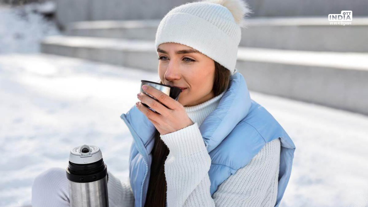 Warm Water Benefits in Winter: सर्दियों में जरूर पियें गर्म पानी, बॉडी टेम्परेचर को करता है रेगुलेट