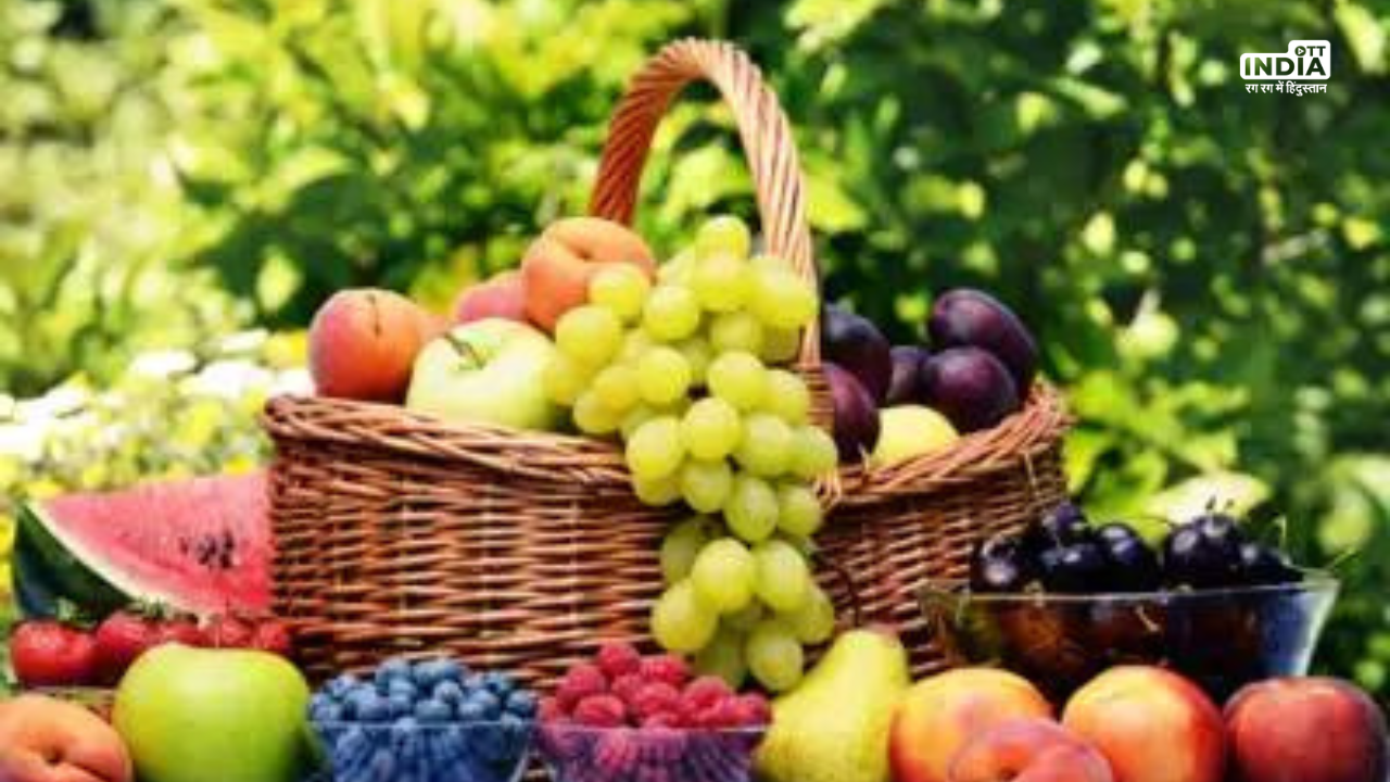 Winter Fruits For Weight Loss: सर्दियों में मिलने वाले ये 7 फल चुटकियों में कम करेंगे वजन, आप भी जानिये और खाइये