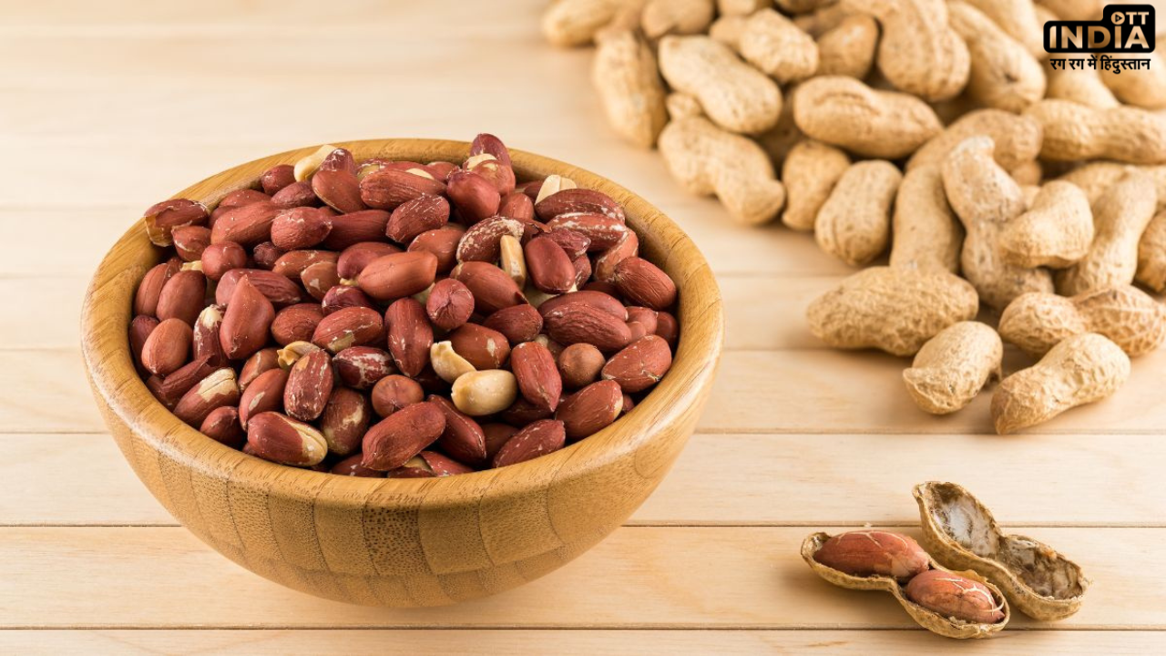 Peanuts Benefits in Winter: सर्दियों में एक मुट्ठी मूंगफली अंदर से भी बनाएगा मजबूत, कोलेस्ट्रॉल ही नहीं कई बीमारियों का है नाशक