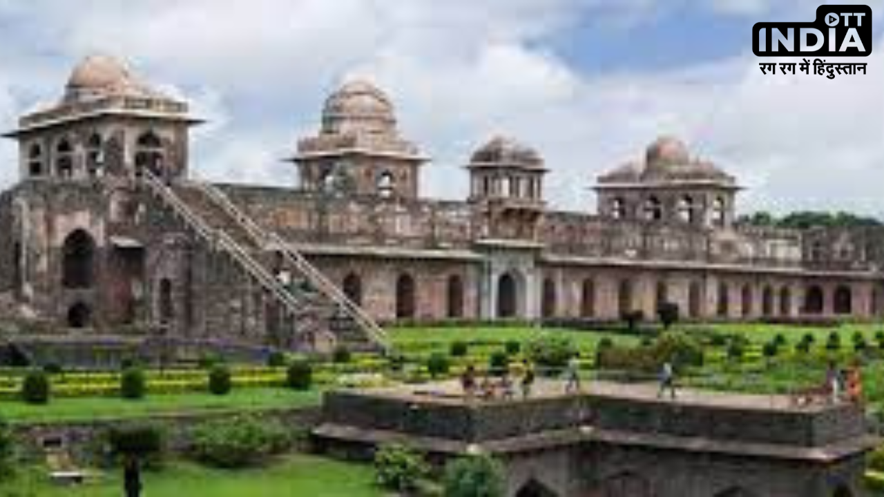 Mandu in Madhya Pradesh: मांडू में है कई प्राचीन और ऐतिहासिक स्थल, एक बार ज़रूर घूमें