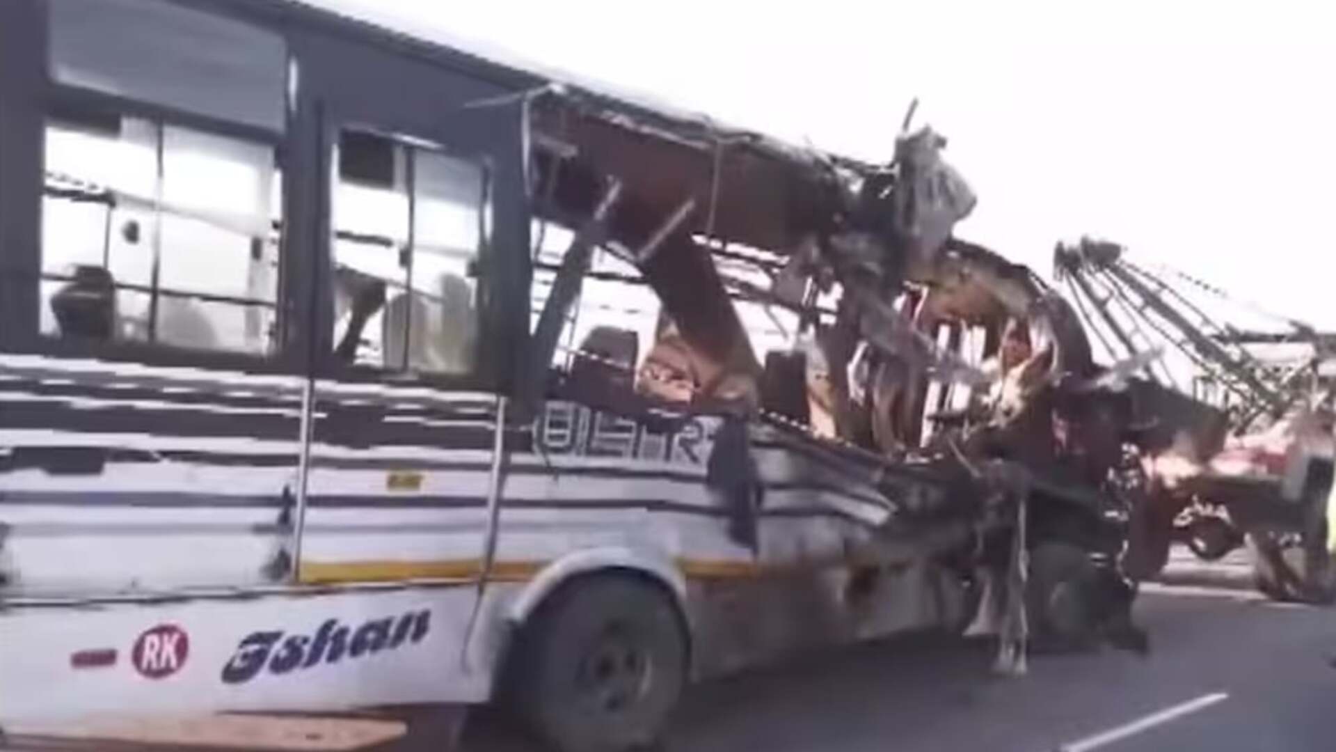 Assam Accident: असम के गोलाघाट में ट्रक और बस में भिड़ंत, 14 लोगों की मौत, 30 गंभीर रूप से घायल