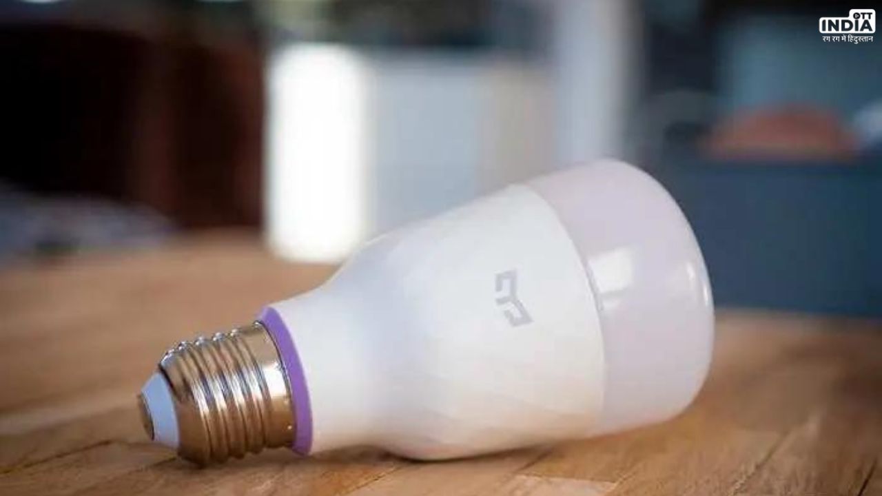 Best Smart LED Bulbs: अपने बल्बों को आसानी से करें कंट्रोल, खरीदे ये बेस्ट स्मार्ट एलईडी बल्ब