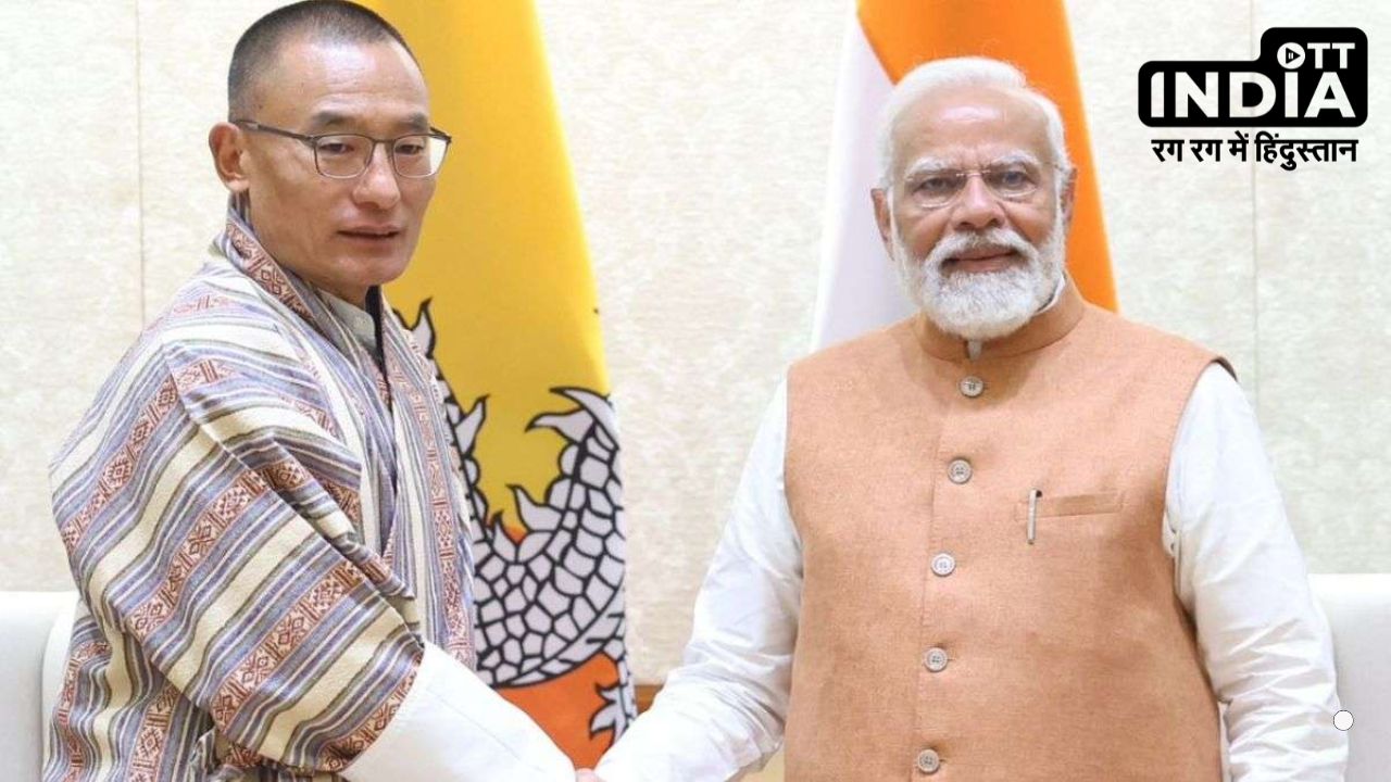 PM Modi in Bhutan: भूटान की सड़कों पर पीएम मोदी के स्वागत में उमड़े लोग, बोले भारत हमारा दोस्त