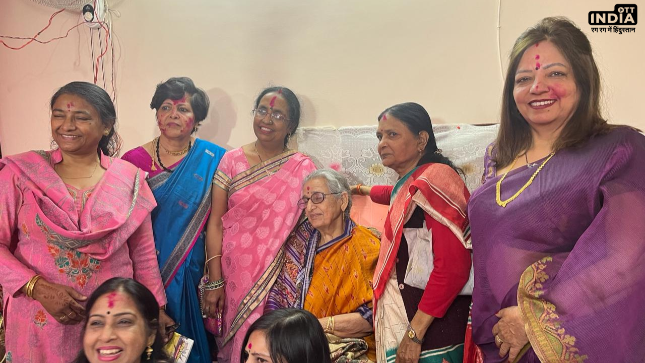 Kumaoni Holi in Lucknow:लखनऊ में हुआ कुमाऊनी होली का आयोजन, गीतों पर जमकर थिरकी महिलाएं