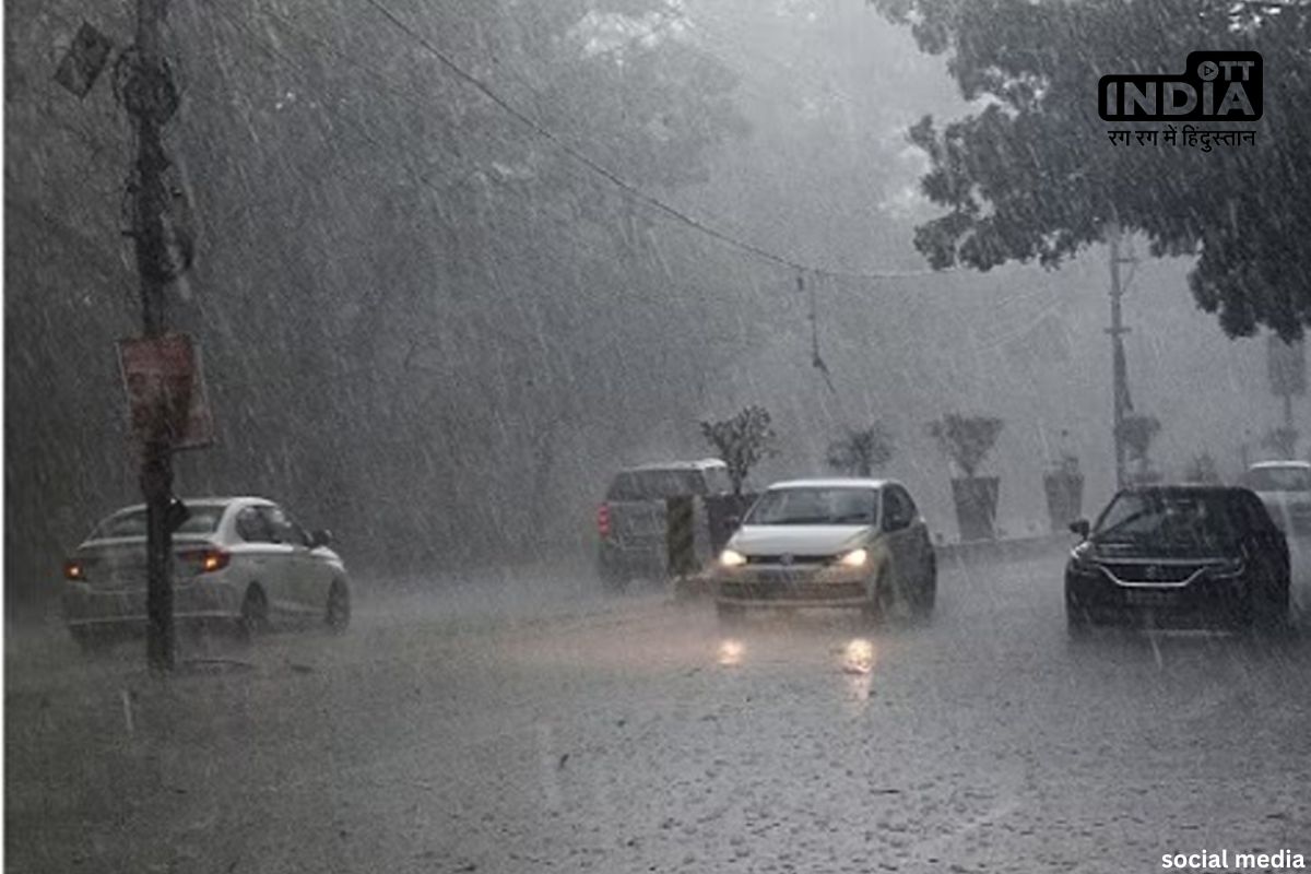 Today Weather Update: मध्य प्रदेश में ओले गिरने के साथ ही रेड अलर्ट जारी, इन राज्यों में भी भारी बारिश की संभावना