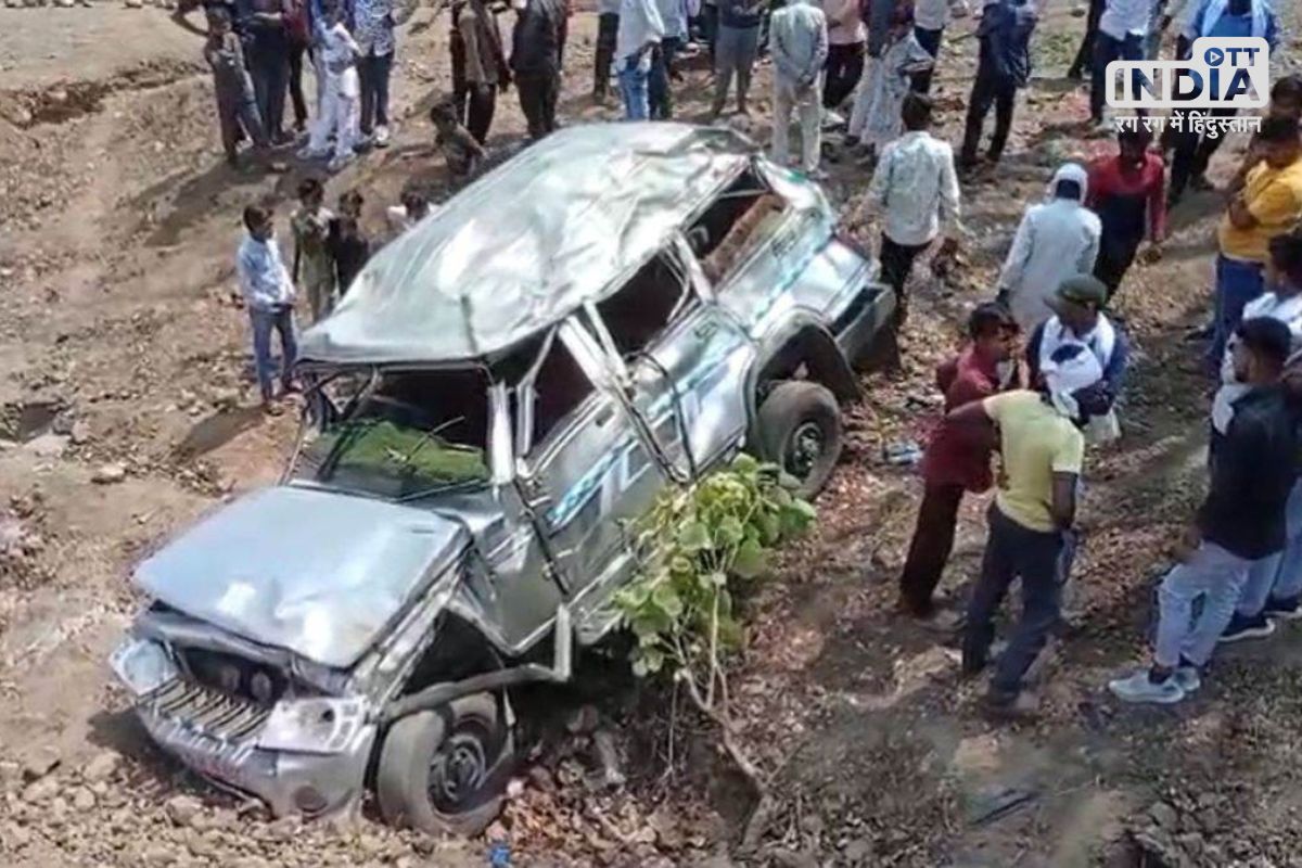 Breaking News Bus Accident in Burhanpur बारातियों से भरी बस खाई में गिरी, आधा दर्जन से ज्यादा लोग घायल