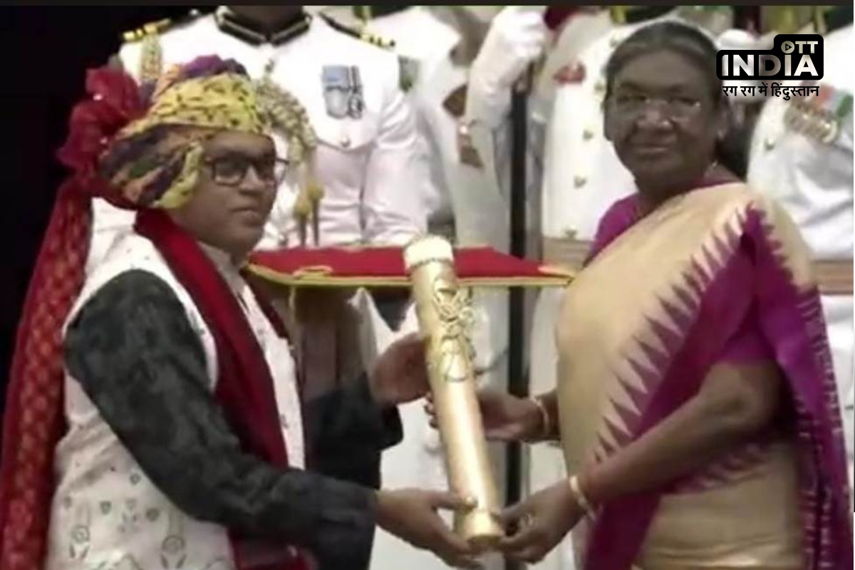Dewas- PadmaShree Awardee Kaluram-पद्मश्री से सम्मानित कालूराम बामनिया पहुंचे देवास, लोगों ने किया स्वागत