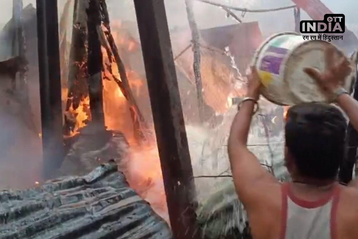 Arson In Devas : देवास की झुग्गी बस्ती में गणगौर की पूजा के दौरान 4- 5 घरों में लगी आग, दो गैस सिलेंडर में ब्लास्ट, कोई जनहानि नहीं