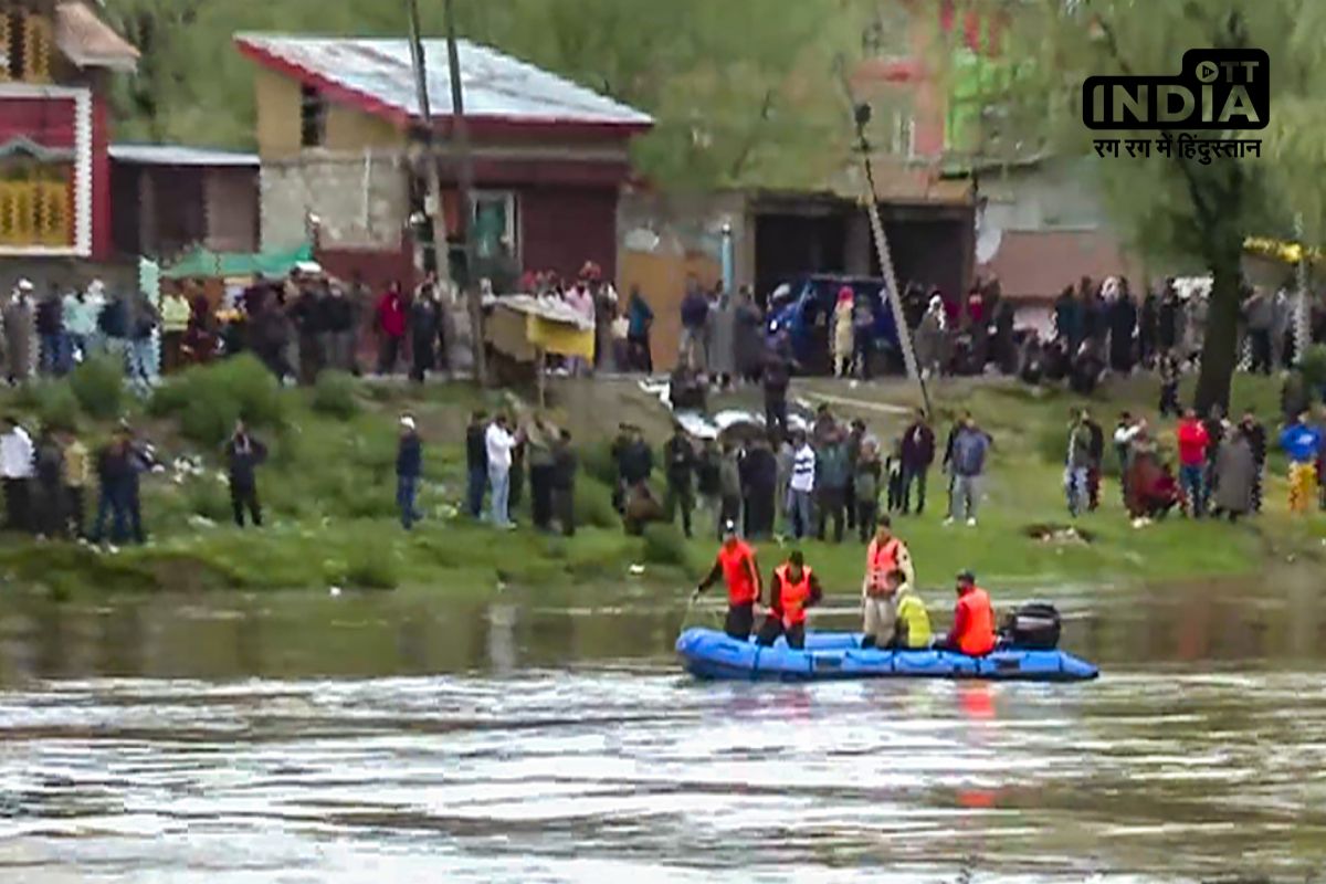 Boat Capsized in Jhelum: झेलम नदी में नाव पलटने से कई लोग डूबे, अबतक 4 की मौत, बचाव कार्य में जुटी रेस्क्यू टीम