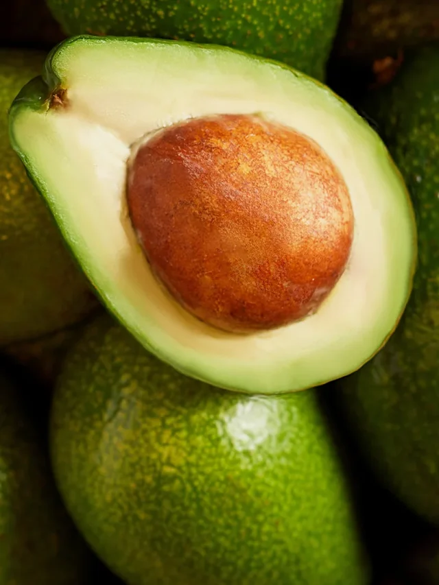 Avocado Benefits : एवोकाडो खाइये सेहत की चिंता छोड़िये जानिए इसके फायदे