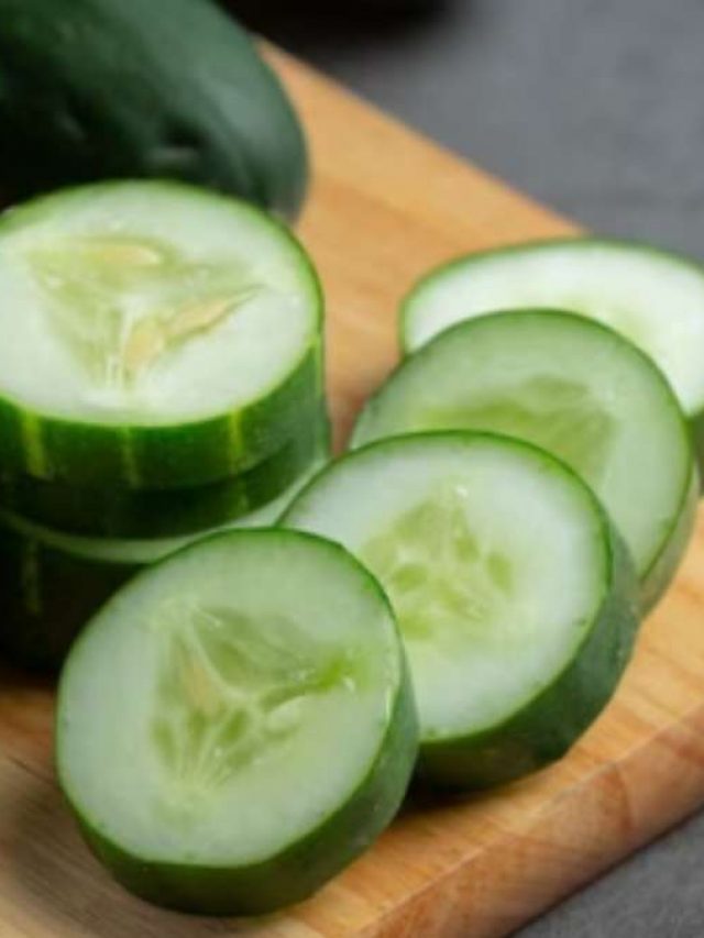 Cucumber Benefits: गर्मियों में दिन में एक खीरा जरूर खाएं, होंगे कई स्वास्थ्य लाभ