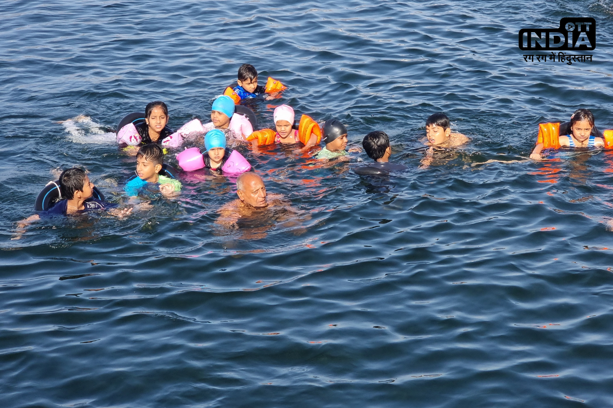 Udaipur News: निशुल्क तैराकी प्रशिक्षण 44 साल पहले शुरू किया, अब शौक बना जुनून